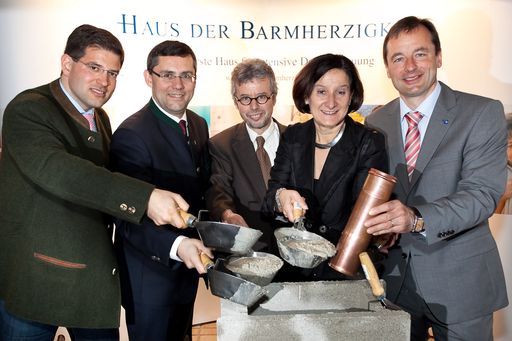 http://pressefotos.at/m.php?g=1&u=66&dir=201004&e=20100412_h&a=event
Grundsteinlegung für Zubau im Clementinum. Im Bild vlnr.: Mag. Florian Pressl (HB-Pflegeheim Geschäftsführer), Johann Dill (Kirchstettens Bürgermeister), Univ.-Prof. Dr. Christoph Gisinger (HB-Institutsdirektor), Mag. Johanna Mikl-Leitner (NÖ Landesrätin), Dr. Martin Michalitsch (LAbg. Bürgermeister)