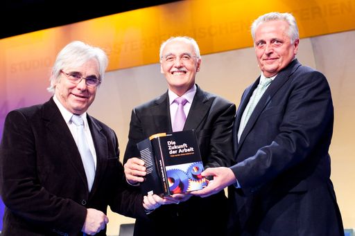 http://pressefotos.at/m.php?g=1&u=84&dir=201004&e=20100412_b&a=event
Buchpräsentation: DIE ZUKUNFT DER ARBEIT. Viele werden etwas anderes tun. Im Bild v.l.n.r: Prof. Mag. Peter ZELLMANN: Die Zukunft der Arbeit, Prof. Dr. Horst OPASCHOWSKI (Hamburg), BM für Arbeit, Soziales und Konsumentenschutz Rudolf HUNDSTORFER