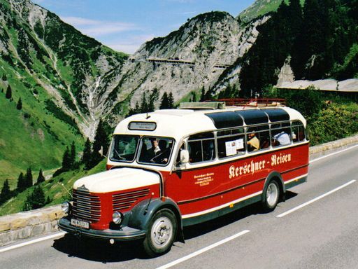 Gleich 80 Oldtimer-Busse aus ganz Europa werden am 23.4. auf dem Haubiversum-Parkplatz erwartet. Oltimer-Fans können diese zwischen 9 und 10:30 Uhr bestaunen und die Besichtigung gleich mit einem Besuch im Haubiversum verbinden.