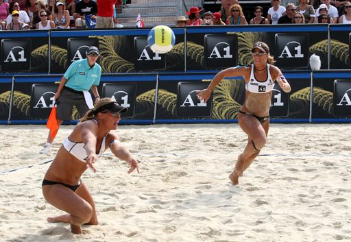  Sara Montagnolli und Babsi Hansel in Action beim A1 Beach Volleyball Grand Slam presented by VOLKSBANK in Klagenfurt/Kärnten.