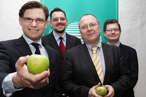  http://pressefotos.at/m.php?g=1&u=82&dir=201004&e=20100415_e&a=event
Europapier informiert beim "green Breakfast" über Maßnahmen zum Klimaschutz.