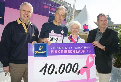  http://pressefotos.at/m.php?g=1&u=68&dir=201004&e=20100417_p&a=event
Wien - Der 2. Pink Ribbon Lauf, der durch die großartige Unterstützung von Tchibo und dem Vienna City Marathon möglich wurde, brachte der Österreichischen Krebshilfe 10.000 Euro.