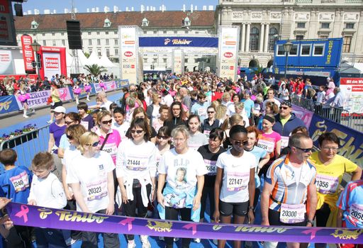Vorschau Bild von http://pressefotos.at/m.php?g=1&u=68&dir=201004&e=20100417_p&a=event
Wien - Der 2. Pink Ribbon Lauf, der durch die großartige Unterstützung von Tchibo möglich wurde, brachte der Österreichischen Krebshilfe 10.000 Euro.