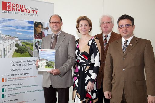 http://pressefotos.at/m.php?g=1&u=66&dir=201004&e=20100420_m&a=event
V.l.n.r.: Prof. Dr. Karl Wöber (Rektor MODUL University Vienna),
Birgit Reitbauer (Inhaber Steirereck & MODUL Absolventin), Hofrat
Prof. Mag. Dr. Erich Auerbäck (Schulleiter Tourismusschulen MODUL),
Mag. Christian Hoffmann (Geschäftsführer MODUL University Vienna)