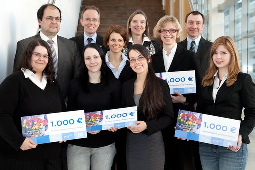 http://pressefotos.at/m.php?g=1&u=66&dir=201003&e=20100303_t&a=event
Verleihung des Stipendiums "1000 Euro statt Blumen".
