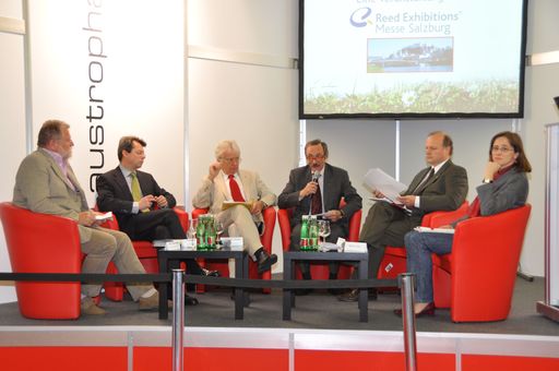 Im Bild v.l.n.r.: MR Dr. Eugen Zadra (Ärztekammer für Salzburg), Dr. Georg Vana (Pharmig), Dr. Friedemann Bachleitner-Hofmann (Päs. Österreichischer Apothekerverband), Mag. Hans Jakesz (Moderation), LAbg. Dr. Josef Schlömmicher-Thier, Mag. Karin Hofer (Salzburger Gebietskrankenkasse).