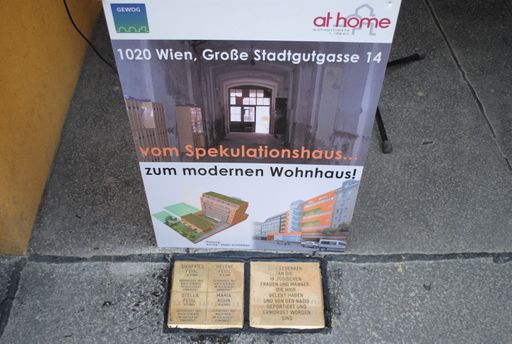 Heute erfolgte die Versetzung von "Erinnerungssteinen" vor dem Stadterneuerungsprojekt Wien 2., Große Stadtgut-Gasse 14. Eine Aktion die von den Bewohnerinnen und Bewohnern des Hauses initiiert wurde.