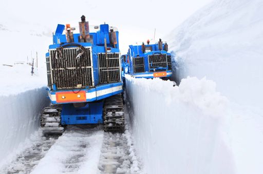 Vorschau Bild von Frühjahrs-Schneeräumung Großglockner Hochalpenstraße.