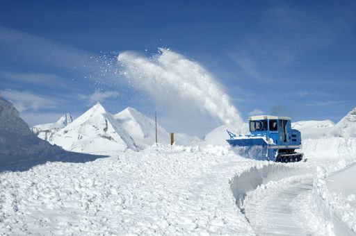 Vorschau Bild von Frühjahrs-Schneeräumung Großglockner Hochalpenstraße