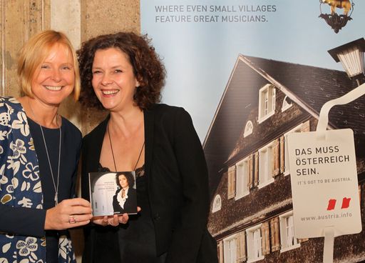  ÖW-Geschäftsführerin Petra Stolba und Angelika Kirchschlager präsentieren im Österreichischen Theatermuseum die CD "Gustav Mahler Lieder"