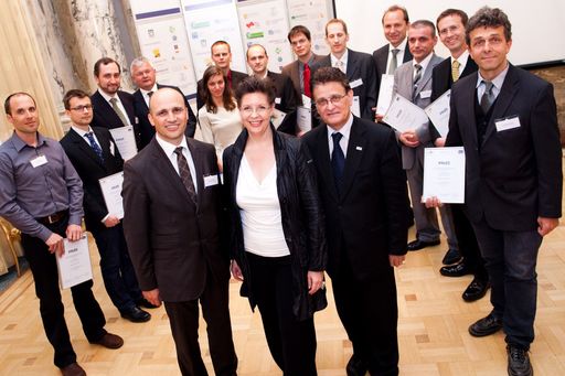 http://pressefotos.at/m.php?g=1&u=84&dir=201005&e=20100504_a&a=event
"PRIZE 2009": Sieben Prototypen werden ausgezeichnet.