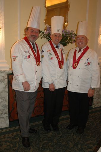  (v.l.) 1.Vizepräsident KM Helmut DEUTSCH, VKÖ-Präsident Josef FANKHAUSER, 2. Vizepräsident KM Roman KELLER.