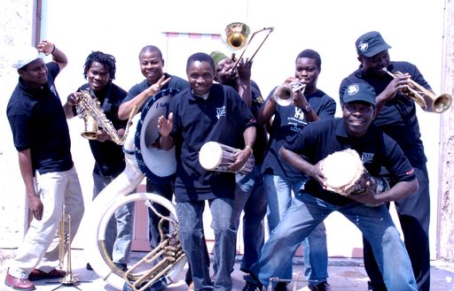 Vorschau Bild von Die Gangbé Brass Band eröffnet den musikalischen Reigen des Kaiviertelfestes mit über 25 Konzerten auf 6 Bühnen.