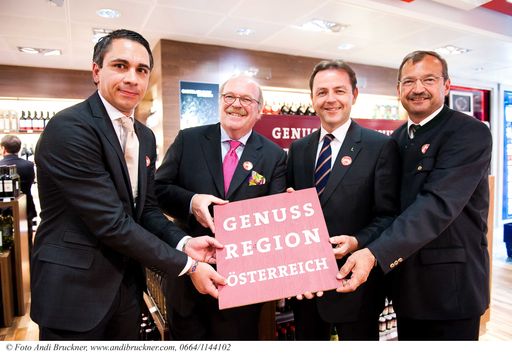 v.l.n.r.: Geschäftsführer Mario Strasser, Inhaber Gunnar Heinemann, BDM Berlakovich , Landesrat Falb-Meixner