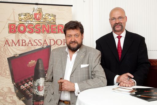  http://pressefotos.at/m.php?g=1&u=66&dir=201005&e=20100511_r&a=event
Im Bild v.l.n.r.: Konstantin Loskutnikov (Gründer der
Zigarrenmanufaktur Bossner), Christian Mertl (Geschäftsführer der M
Tabak Vertriebs GmbH)