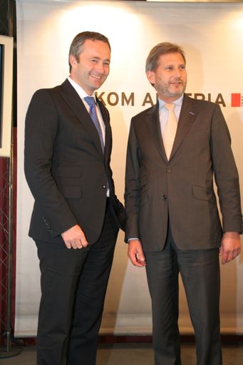 Hannes Ametsreiter (li.), CEO der Telekom Austria Group, und Johannes Hahn, EU-Kommissar für Regionalpolitik, sprachen bei einem Abendempfang in Brüssel über die Notwendigkeit des flächendeckenden Breitbandausbaus bis 2013.