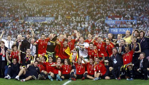2 TOP INTENATIONALE VORBEREITUNGSSPIELE ZUR FUSSBALL-WM 2010: Spanien - Saudi Arabien / 29. Mai 2010 / 18:00 Uhr / Tivoli Stadion. Spanien - Süd Korea / 03 Juni 2010 / 18:00 Uhr / Tivoli Stadion. Im Bild: Der amtierende Europameister Spanien.