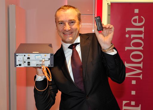 Vor einem Jahr präsentierte T-Mobile Austria gemeinsam mit Huawei die ersten LTE Tests in einem eigens eingerichteten Testnetz in Österreich. Im Rahmen eines Showcase im T-Mobile Shop am Wiener Rennweg wurden die Geschwindigkeit und das Potential von LTE veranschaulicht.