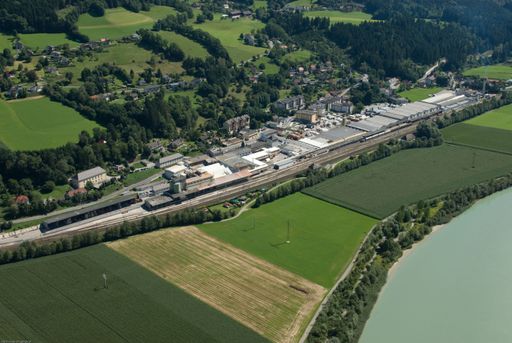 Vorschau Bild von Standort der Akustik-Deckensysteme aus den Naturwerkstoffen Holzwolle und Magnesit im kärntnerischen Ferndorf.
