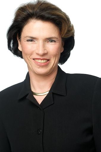  Dr. Daniela Witt-Dörring ist Partnerin bei Weber Maxl & Partner und steht dem Bereich Immobilienrecht der Sozietät vor. Sie berät österreichische und internationale Investoren in den Bereichen Immobilenrecht und Immobilienfinanzierung.