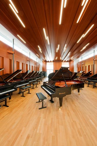  Ein Blick in das neue Auswahlzentrum der Klaviermanufaktur Bösendorfer