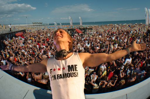 David Guetta, der derzeitige Superstar Nr. 1 und Grammy Gewinner, wird beim Spring Break Europe 2010 als LIVE Act auftreten.