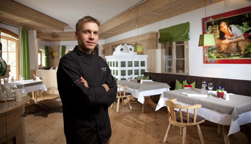  Das mehrfach ausgezeichnete Gourmetrestaurant KAPS im Grand SPA Resort A-ROSA Kitzbühel erfährt ab 13. Mai 2010 einen kompletten Relounge und verschreibt sich unter dem Hinweis gebenden Namen "HEIMATLIEBE" künftig authentisch österreichischen Geschmackserlebnissen.