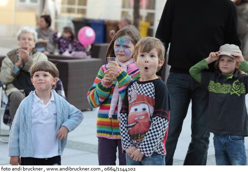 Vorschau Bild von Staunende Kinder