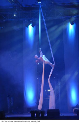 Vorschau Bild von Schwindelerregende Künstlerperformance