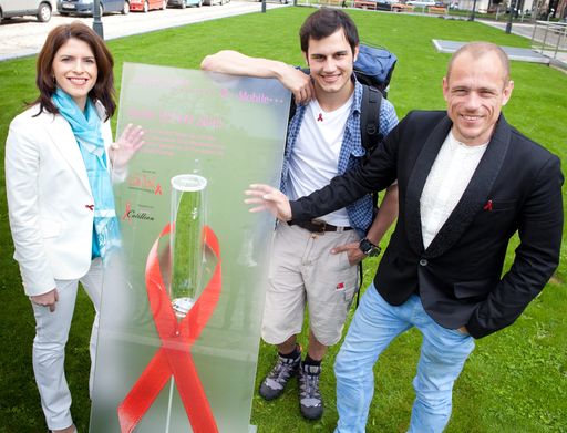 v.l.n.r.: Mag. Maria Zesch Geschäftsführer - Marketing T-Mobile Austria, Philippe Andrianakis, Initiative "Jeder Schritt zählt" Gery Keszler, Obmann AIDS LIFE