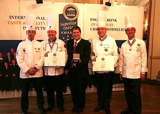 Großer Erfolg für die Steiermark und das steirische Mineralwasser. Die Marken Peterquelle und SteirerQuell erhielten zwei Superior Taste Awards. Geschäftsführer Wolfgang Mitterbäck nahm die beiden Auszeichnungen entgegen.