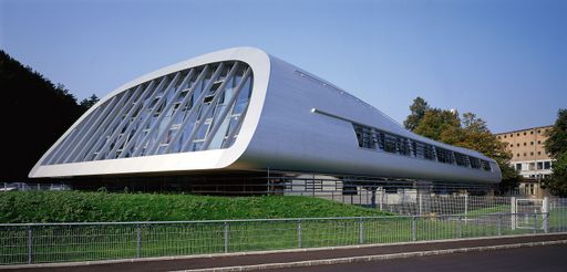 2002 ging der Aluminium-Architektur-Preis an Najjar & Najjar für das Forschungs- und Entwicklungszentrum in Wimpassing.