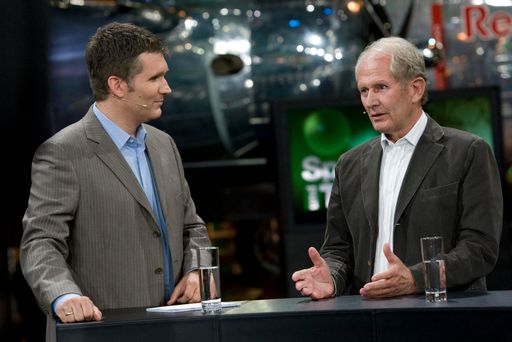 Andreas Gröbl (Moderator), Helmut Marko (Motorsportchef Red Bull Racing), Magazin, Sport und Talk aus dem Hangar 7, Salzburg, Sporttalk, 31.05.2010