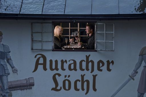 Richard Hirschhuber, ideengesegneter Eigentümer und Wirt im traditionsreichen Kufsteiner Altstadt-Genusshotel**** und Weinhaus Auracher Löchl,  eröffnete dieser Tage "das kleinste Brückenrestaurant der Welt".
