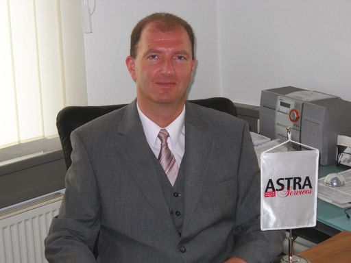 Vorschau Bild von Manfred Dunkl hilft ihnen, neu und selten in Österreich. Dunkl und sein Team reinigen und desinfizieren Leichenfundorte und Messiwohnungen.