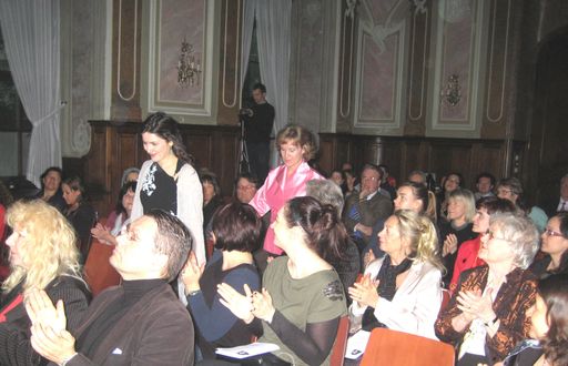 Vorschau Bild von Milena Georgieva und Joelle Bouffa in
den Salvator-Saal einmarschierend