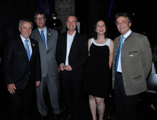 Waren begeistert vom "Silberberg": Dir. Werner Pfeifer (Hypo Tirol Bank Ag), Gerhard Starsich (Vorstand Münze Österreich), Andreas Ablinger (Münze Hall), Bettina Haas (GF TVB Region Hall-Wattens) und Kurt Meyer (Generaldirektor der Münze Österreich) v.l.n.r..