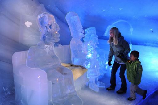 Vorschau Bild von 13 Tonnen Eis - die Simpsons in Lebensgröße auf der berühmten Couch!