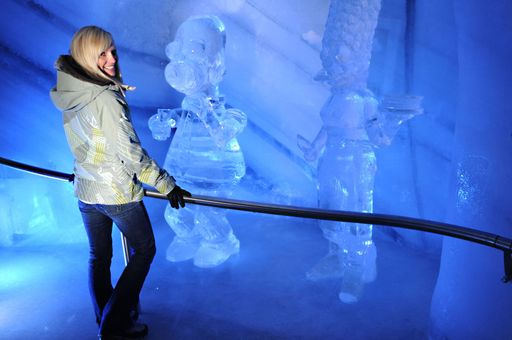 Vorschau Bild von Homer & Marge - die Simpsons in Lebensgröße im Dachstein Eispalast!
