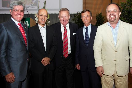  http://pressefotos.at/m.php?g=1&u=43&dir=201006&e=20100614_r&a=event
V.l.n.r. Generaldirektor Hans Gerhard Degen (Metro), Mag. Anton Innauer, Manfred Schuhmayer (Herausgeber Regal), Manfred Schmidt (Direktor des Instituts für Markentechnik Genf) und Prof. Dr. Peter Schnedlitz (WU)