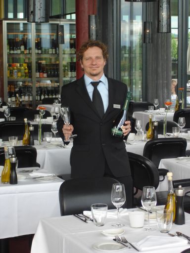  Michael Fözö wurde mit dem VINEUS WINE Culture Award 2010 als bester Sommelier ausgezeichnet.
