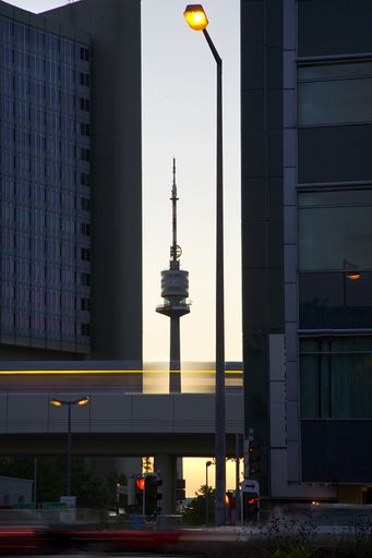Vorschau Bild von Der Donauturm, eröffnet im Jahr 1964, ist eine der beliebtesten Sehenswürdigkeiten Wiens und Österreichs höchstes Bauwerk.