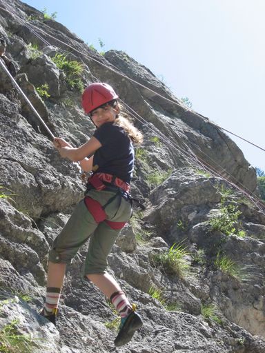 Viel frische Bergluft hält die Alpenvereinsjugend für unternehmungslustige Kinder und Jugendliche bereit: Bei einigen Sommercamps sind noch Plätze frei!