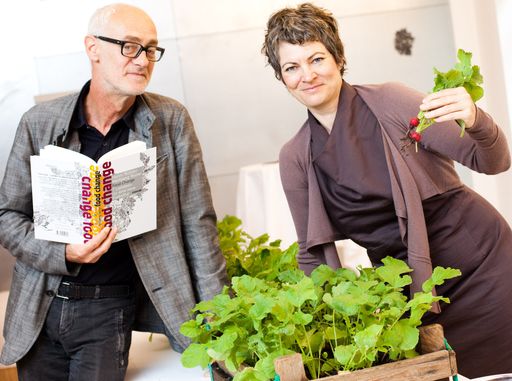 http://pressefotos.at/m.php?g=1&u=84&dir=201006&e=20100616_b&a=event
"Food Change" - Wie schmeckt die Zukunft? (16.06.2010)