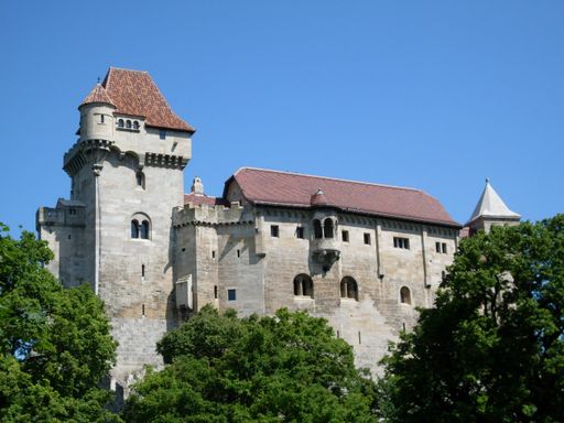  Die schönste und oft fotografierte südseite der Burg.
