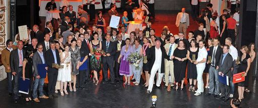  Für die Verleihung der GOLDENEN HÄHNE bewertete die Jury fast 900 Projekte in verschiedenen Einreichkategorien. Die Werbeagentur ArtAttack wurde für das Kundenevent "Wir bringen die Kunden zum Kochen" mit einem GOLDENEN HAHN ausgezeichnet.