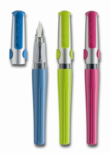  Seit Februar 2010 ist der neue PELIKANO im Handel für 14,90 Euro erhältlich. Der trendige, dazu passende Tintenroller wird für 8,90 Euro im Handel erhältlich sein. Beide selbstverständlich für Rechts- und Linkshänder.