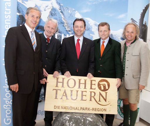  http://pressefotos.at/m.php?g=1&u=52&dir=201006&e=20100622_y&a=event
"75 Jahre Großglockner Hochalpenstraße" und "Hohe Tauern-Die Nationalparkregion stellt sich vor". Weitere Bilder abrufbar unter:
