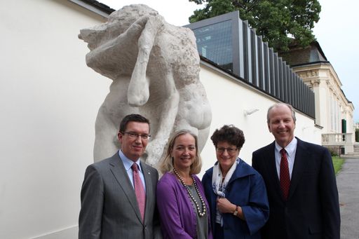  http://pressefotos.at/m.php?g=1&u=82&dir=201006&e=20100622_b&a=event
Eröffnung der Ausstellung: "Hrdlicka. Schonungslos!" im Unteren Belvedere.