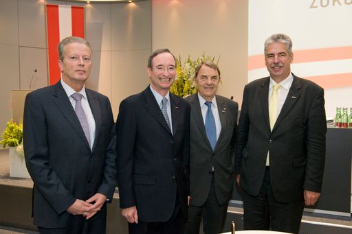 Vorschau Bild von Angelobung des neuen WK-Präsidiums durch Wirtschaftsminister Reinhold Mitterlehner